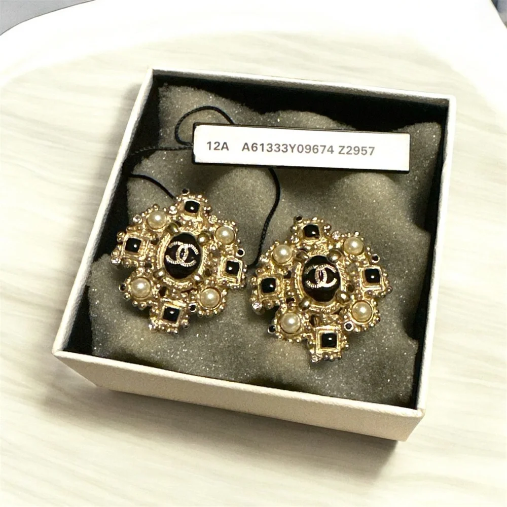 Authentic CHANEL Gold and Black Pearl Earrings one of a kind - Picture 1 of 4
